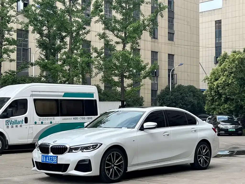 BMW 3 Series — фото 1