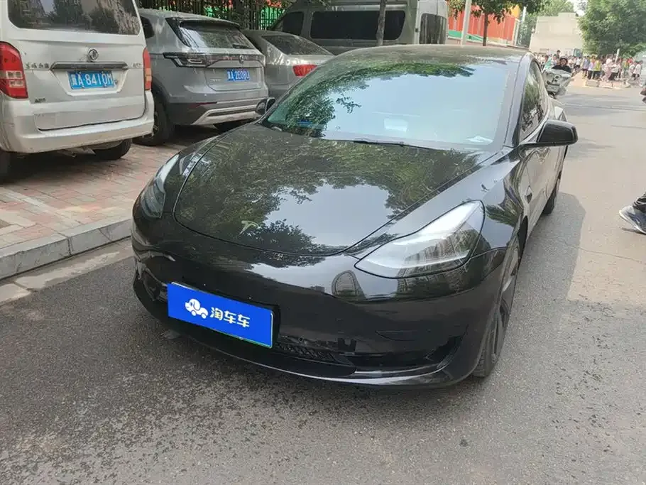 Tesla Model 3 — фото 1