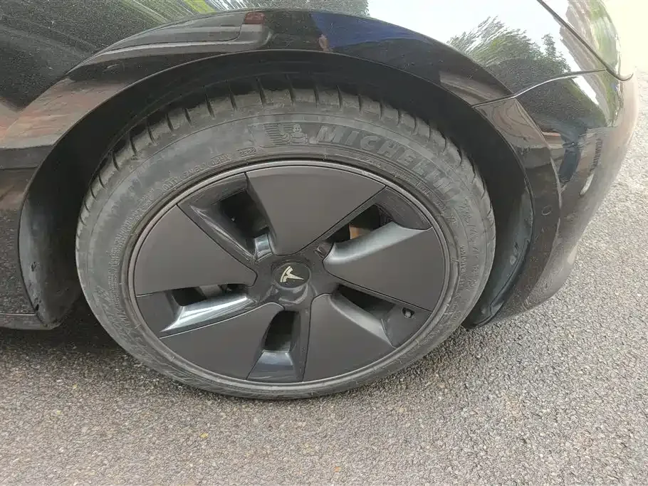 Tesla Model 3 — фото 10