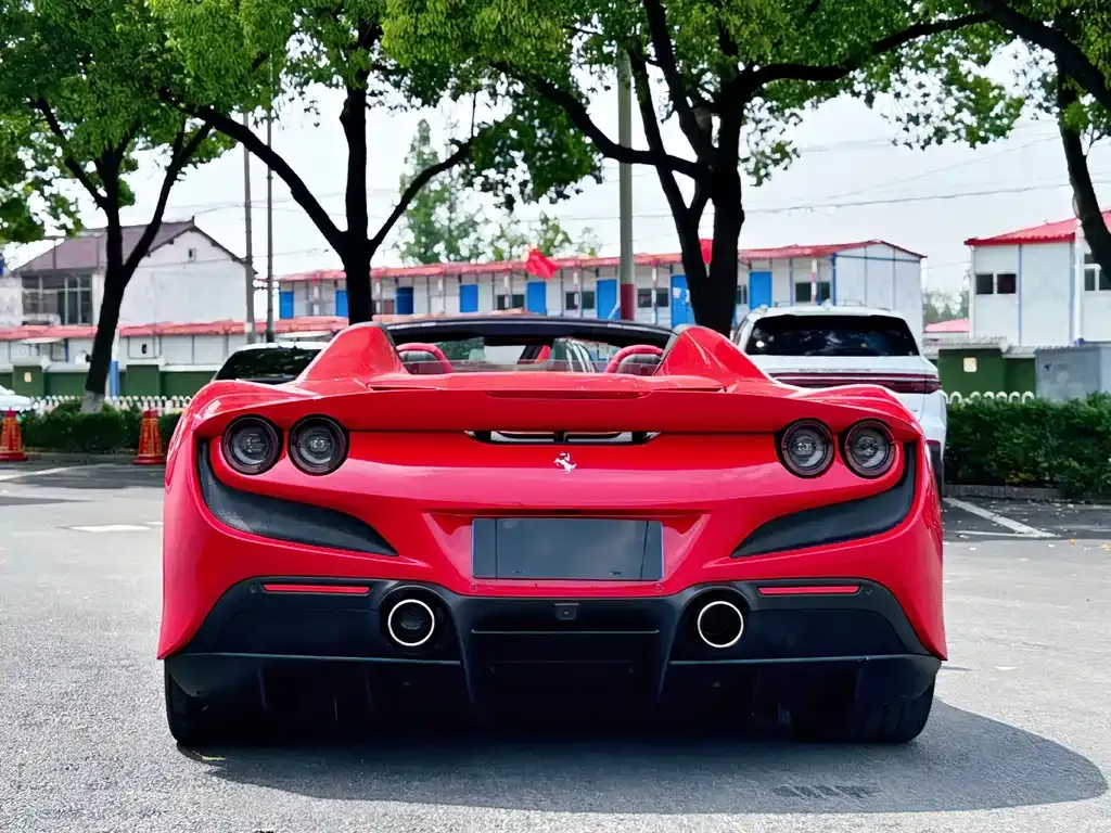 Ferrari F8 — фото 10