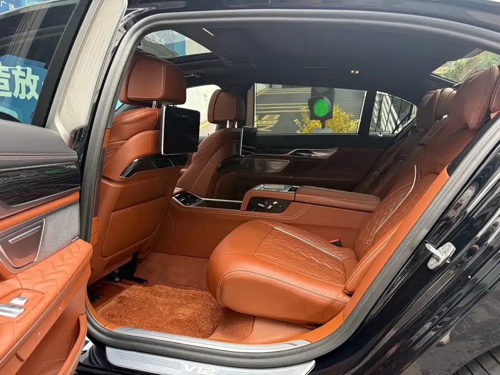 BMW 7 Series 2021 из CN, фото 3