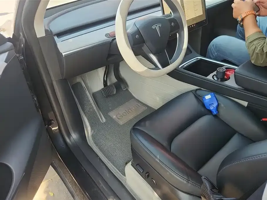 Tesla Model Y — фото 6