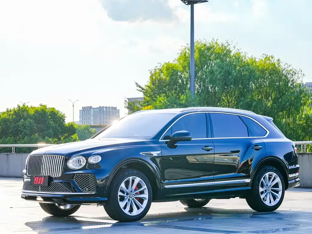 Bentley Bentayga — фото 1