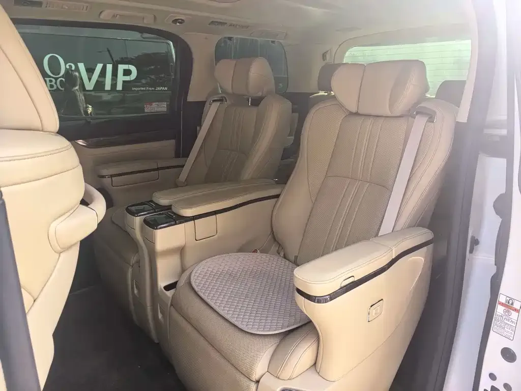 Toyota Alphard — фото 4