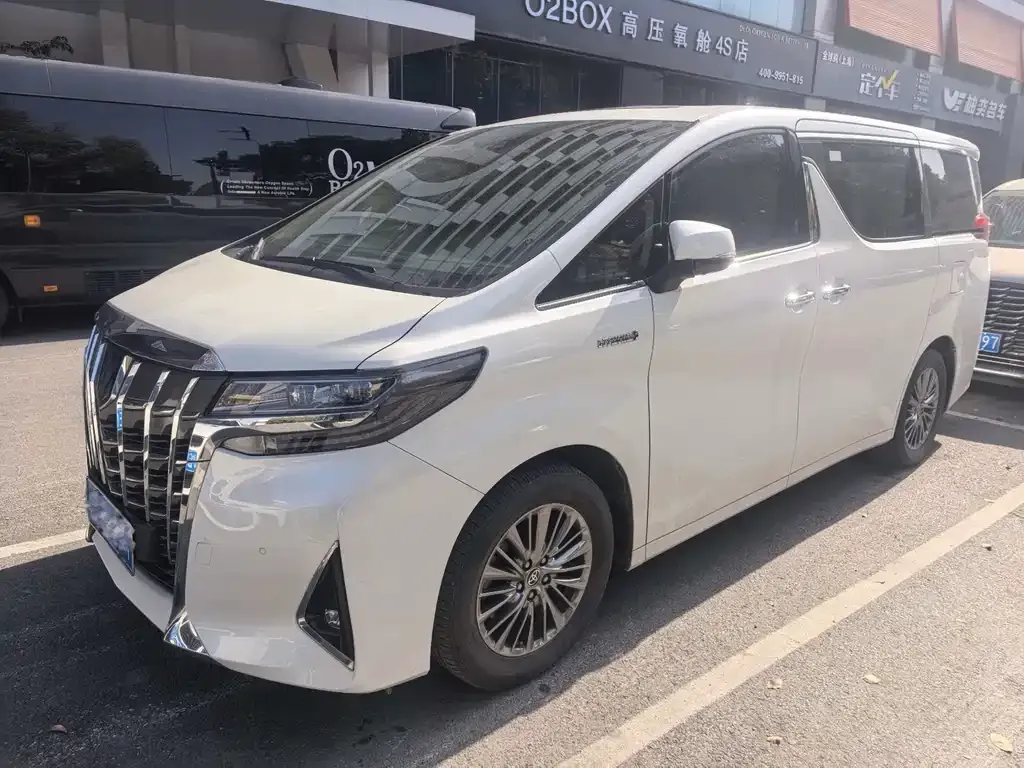 Toyota Alphard — фото 7