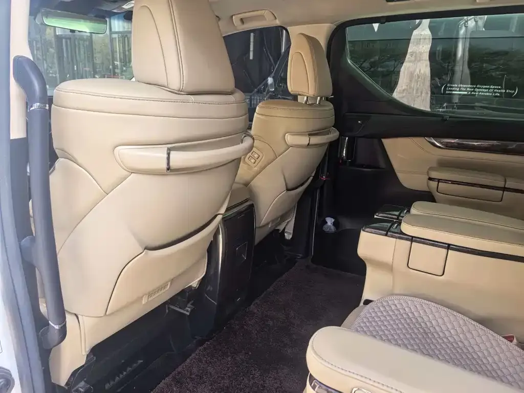 Toyota Alphard — фото 5