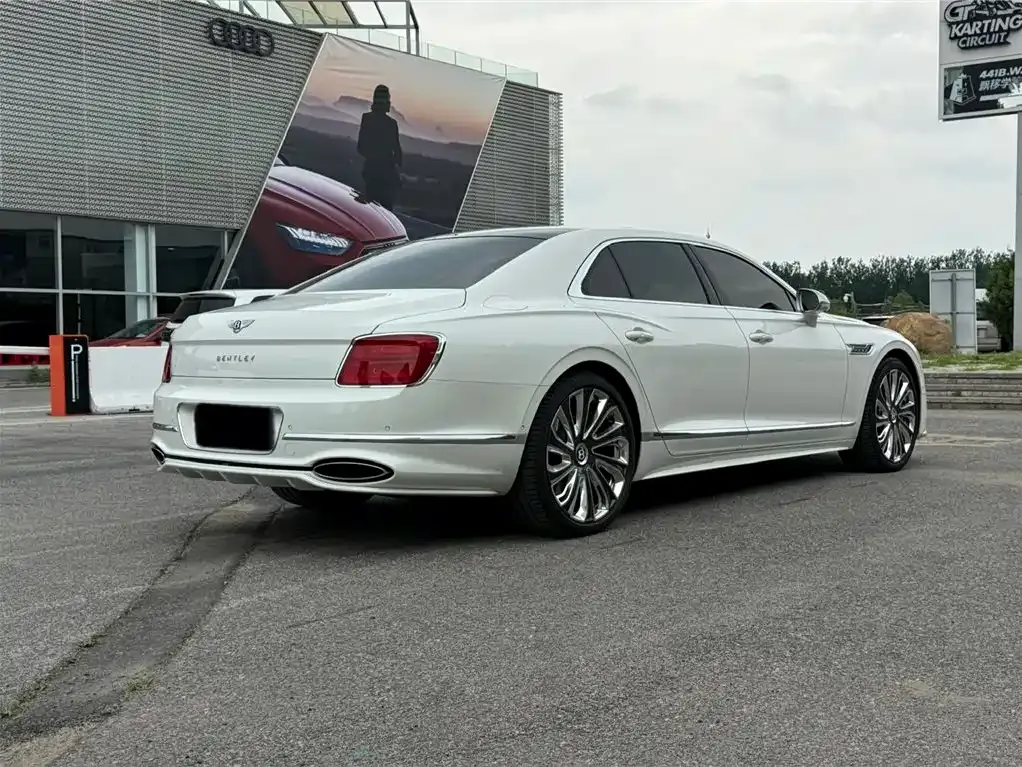 Bentley Flying Spur PHEV 2025 из CN, фото 4