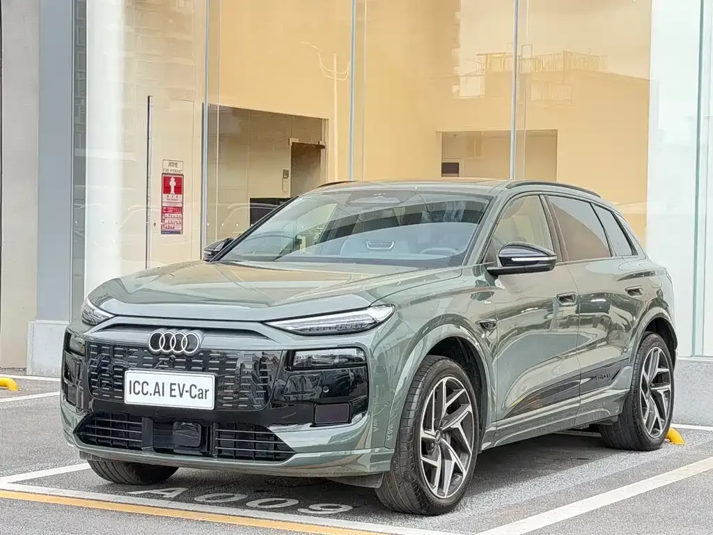 Audi Q6L e-tron — фото 2