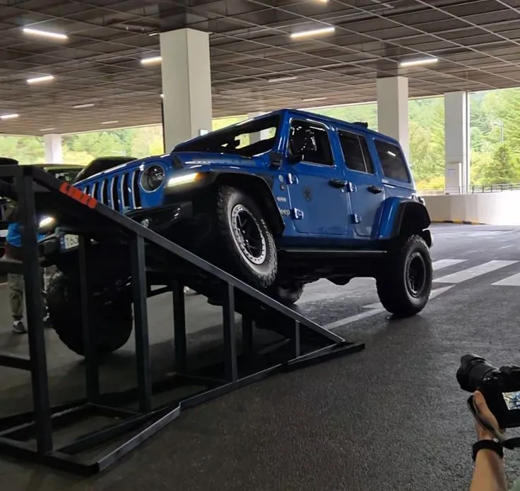 Jeep Wrangler 2021 из KR, фото 3