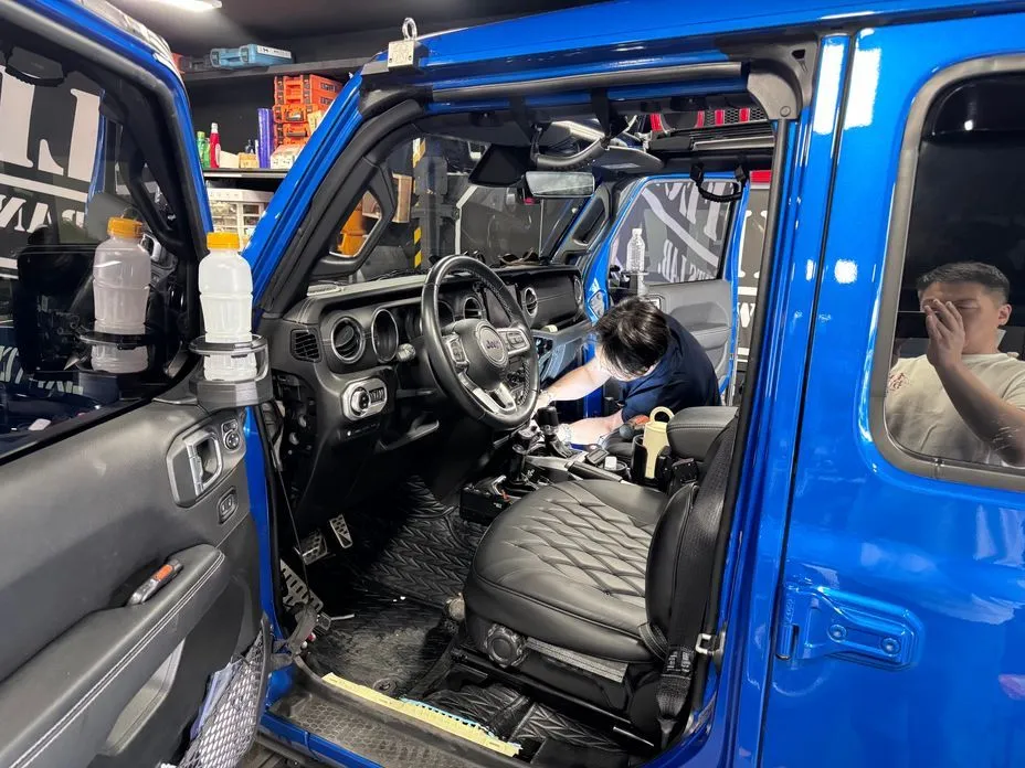Jeep Wrangler 2021 из KR, фото 7
