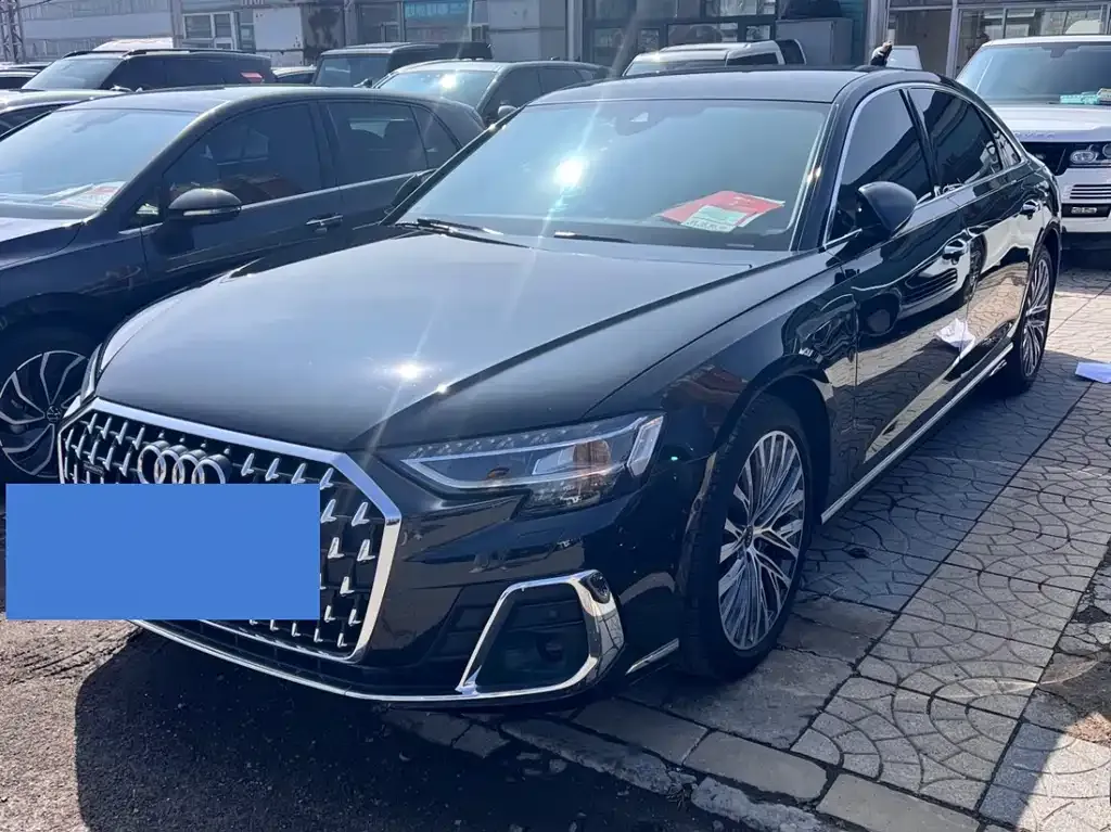 Audi A8 — фото 1