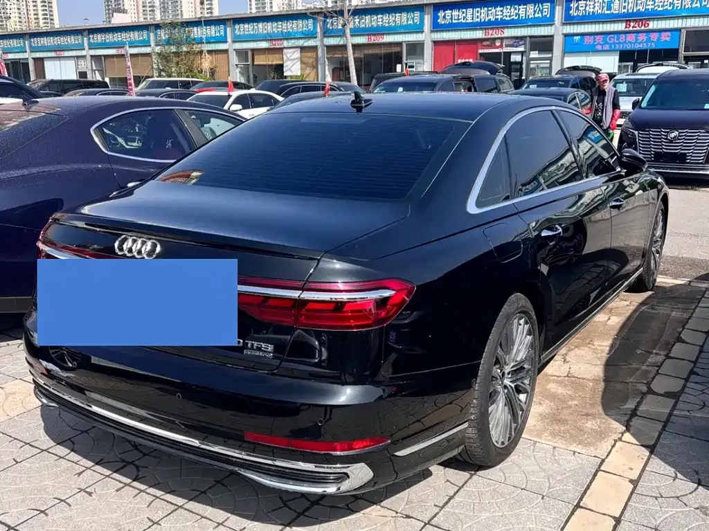 Audi A8 — фото 6