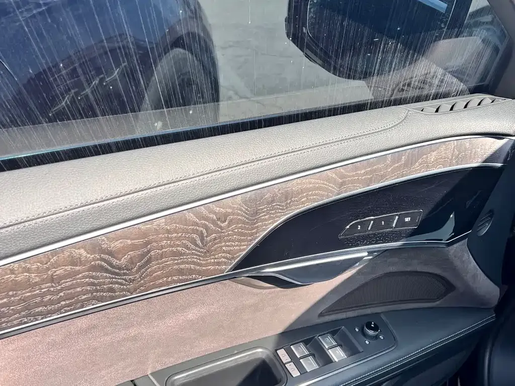 Audi A8 — фото 10