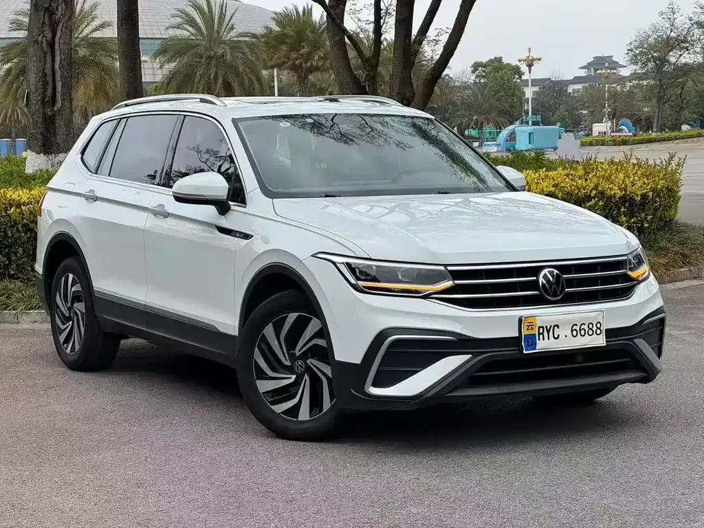 Volkswagen Tiguan L — фото 1