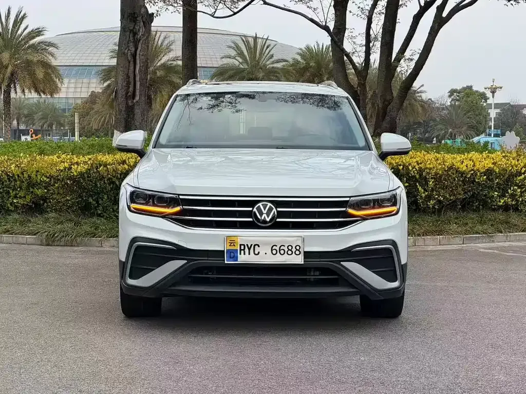 Volkswagen Tiguan L — фото 7