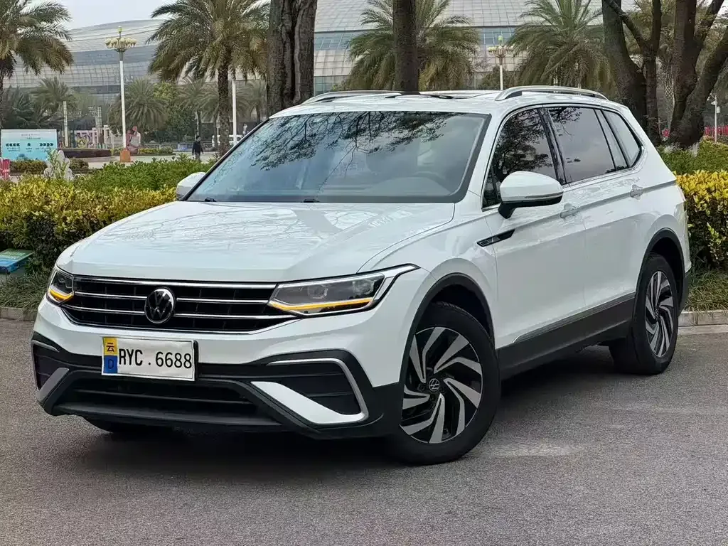 Volkswagen Tiguan L — фото 2