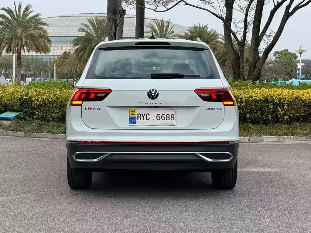 Volkswagen Tiguan L — фото 8