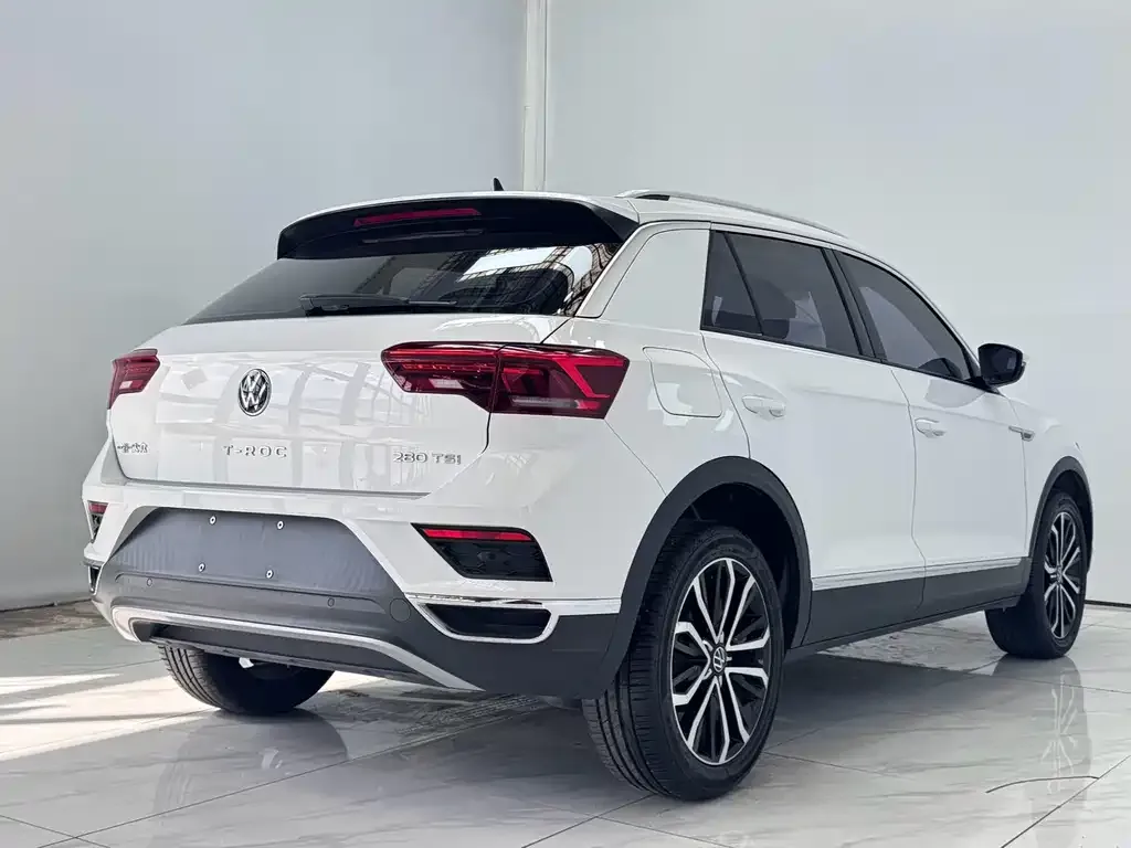 Volkswagen T-Roc — фото 6