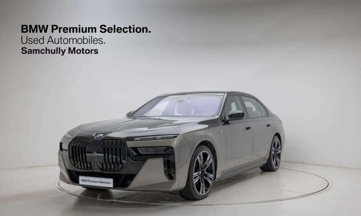 BMW i7