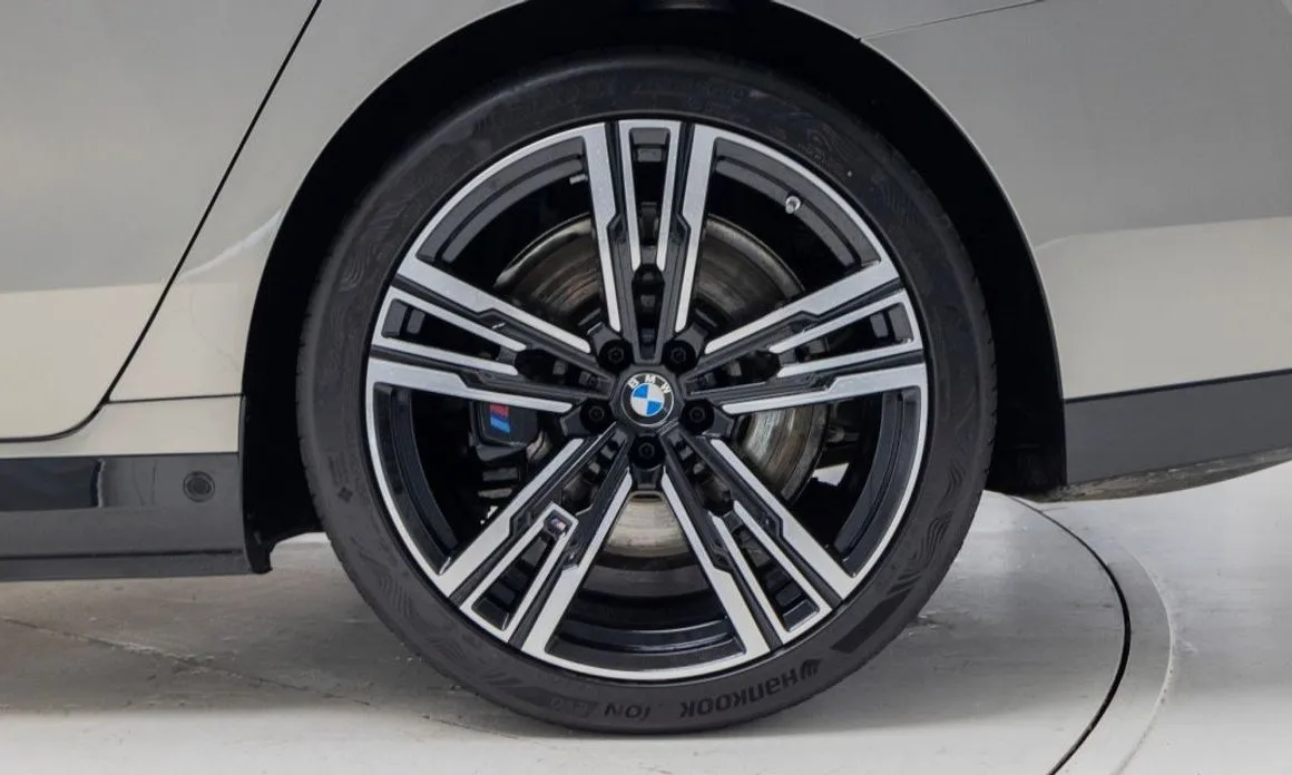 BMW i7 2025 из KR, фото 5