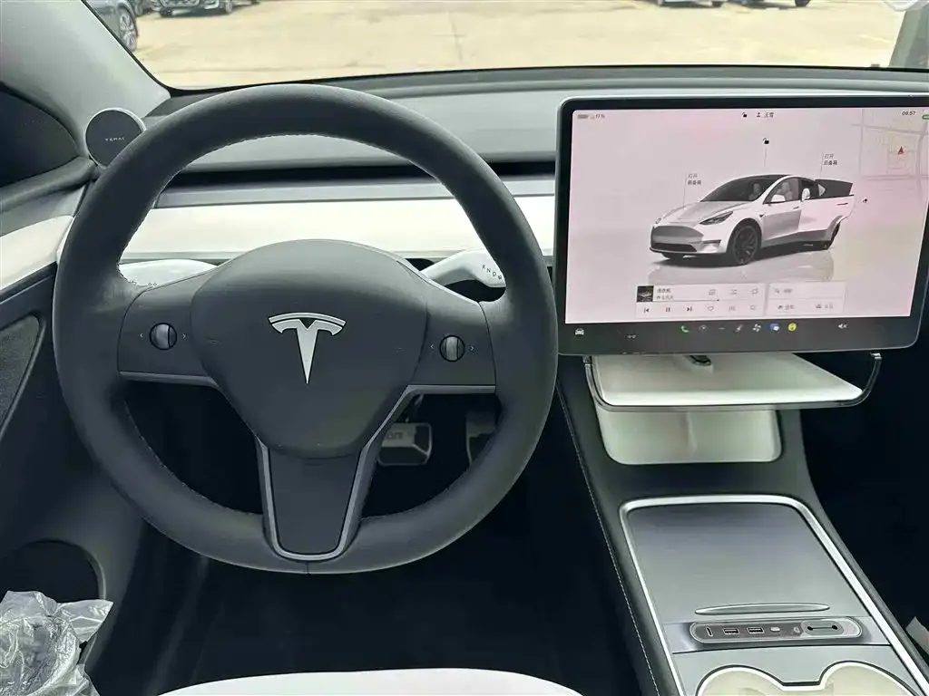Tesla Model Y — фото 5
