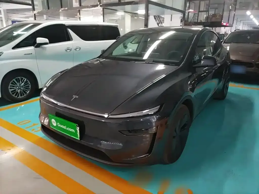 Tesla Model Y — фото 1