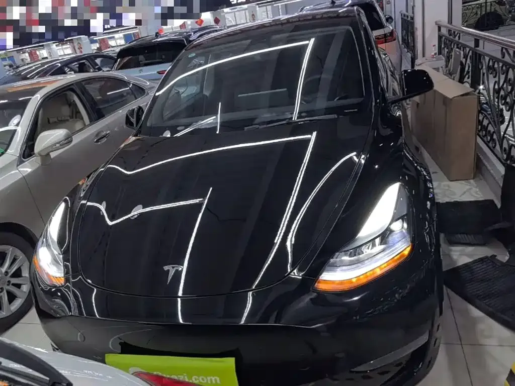Tesla Model Y — фото 10