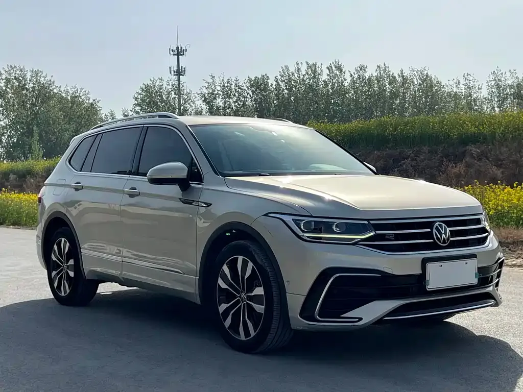 Volkswagen Tiguan L — фото 7