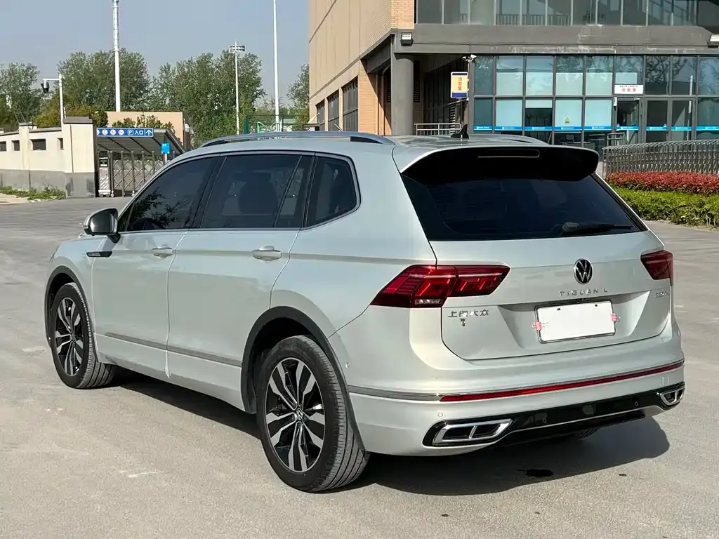 Volkswagen Tiguan L — фото 4