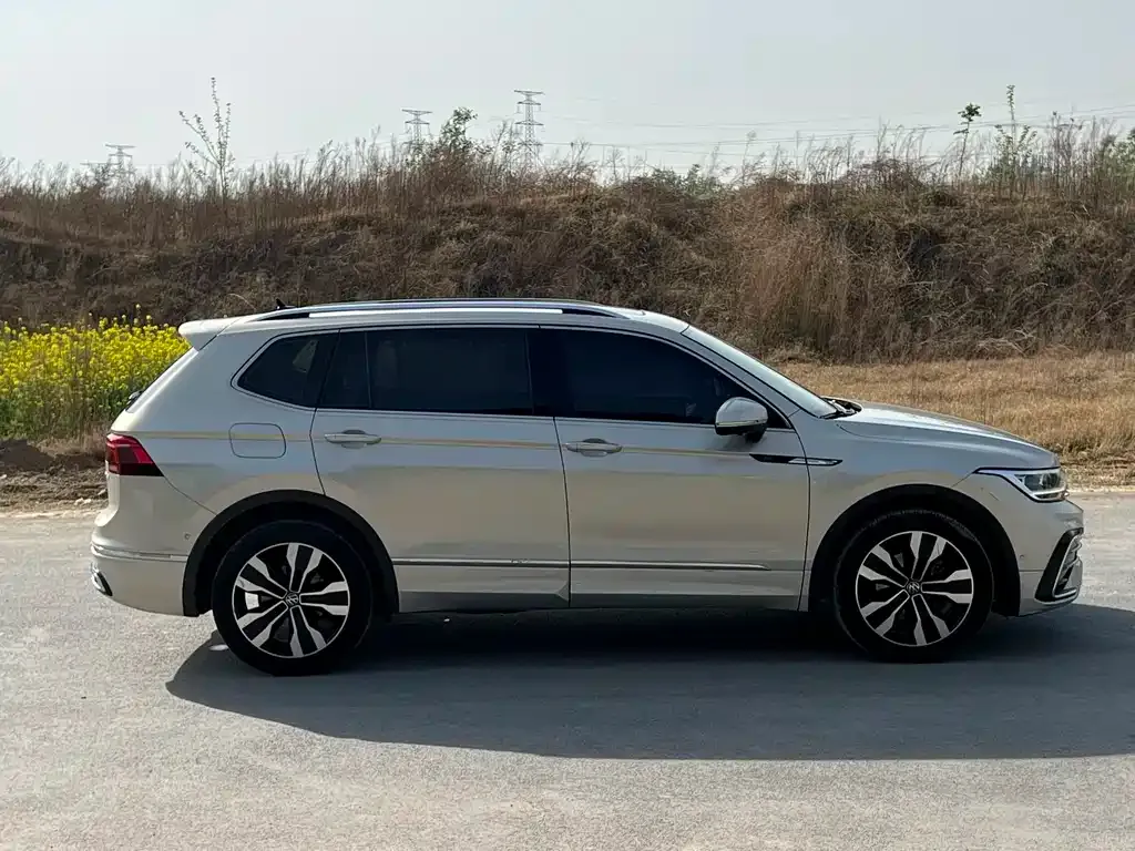 Volkswagen Tiguan L — фото 3