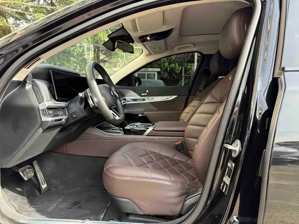 BMW 7 Series 2023 из CN, фото 5