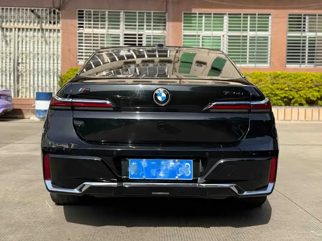 BMW 7 Series 2023 из CN, фото 2