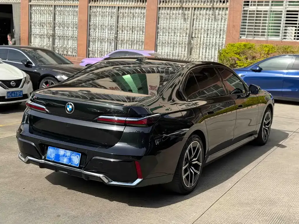 BMW 7 Series 2023 из CN, фото 6