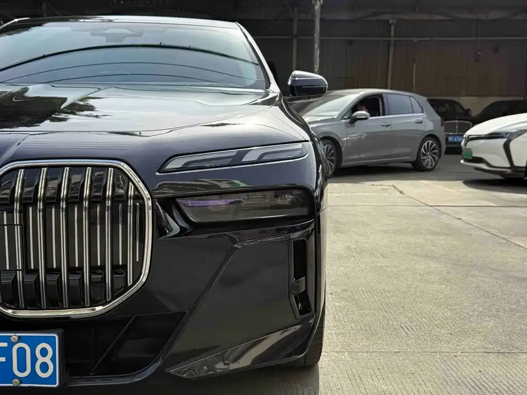 BMW 7 Series 2023 из CN, фото 10