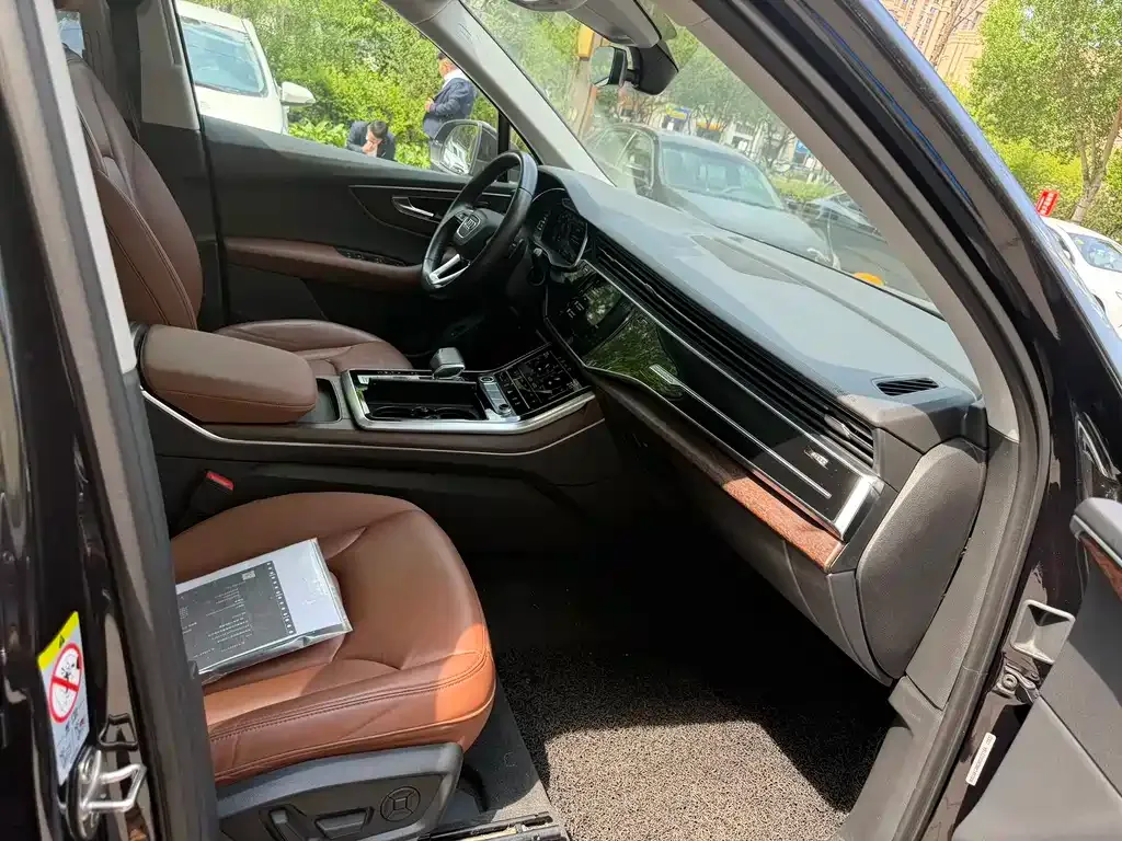 Audi Q7 2021 из CN, фото 10