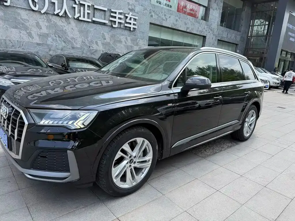 Audi Q7 2021 из CN, фото 7