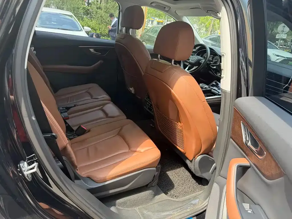 Audi Q7 2021 из CN, фото 9