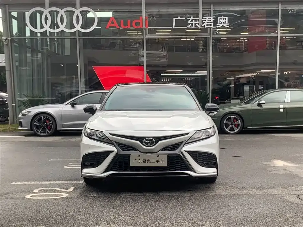 Toyota Camry — фото 3