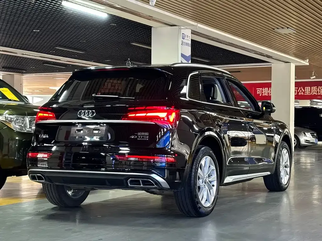 Audi Q5L — фото 9