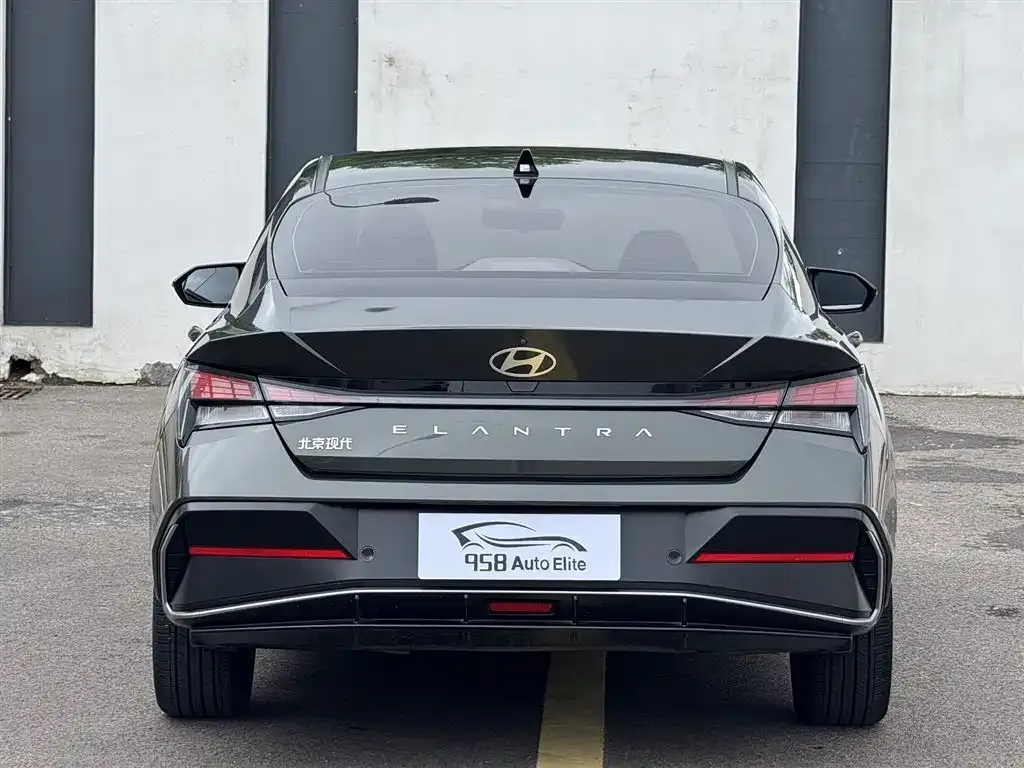 Hyundai Elantra — фото 2
