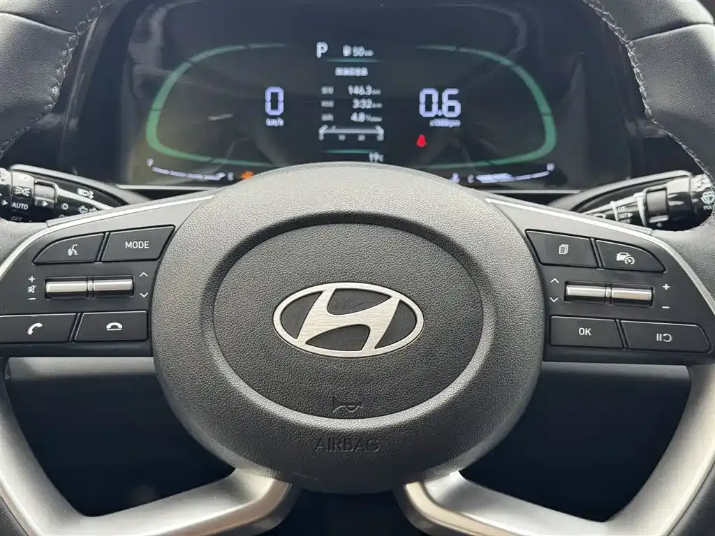 Hyundai Elantra — фото 10