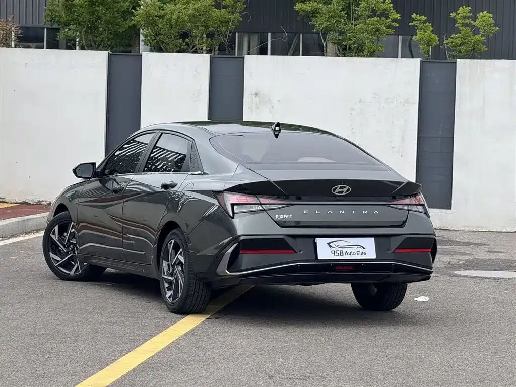 Hyundai Elantra — фото 7