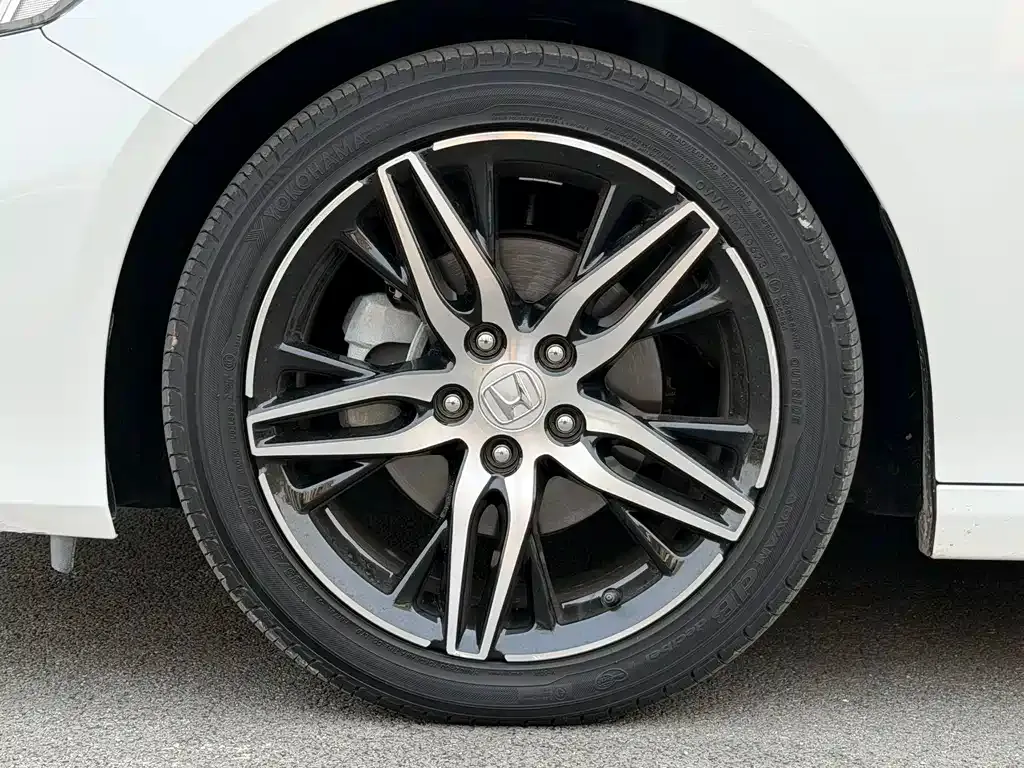 Honda Accord — фото 7