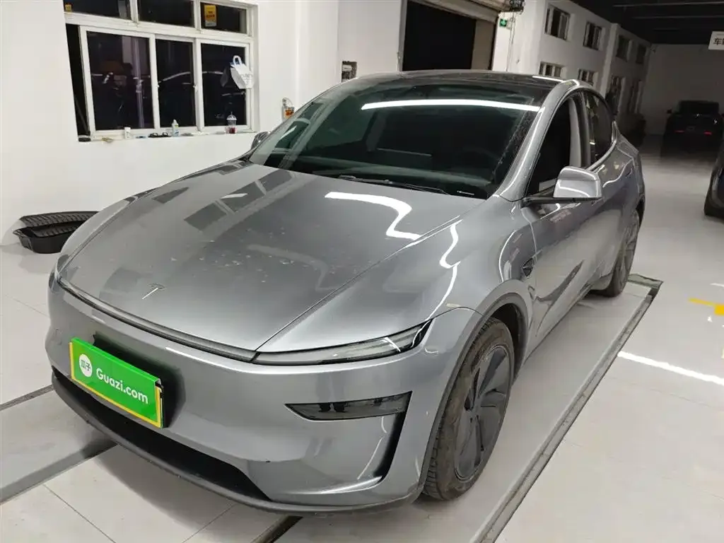 Tesla Model Y — фото 8