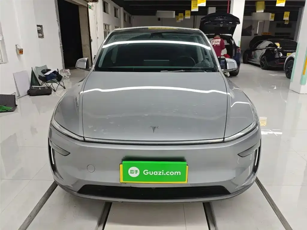 Tesla Model Y — фото 10