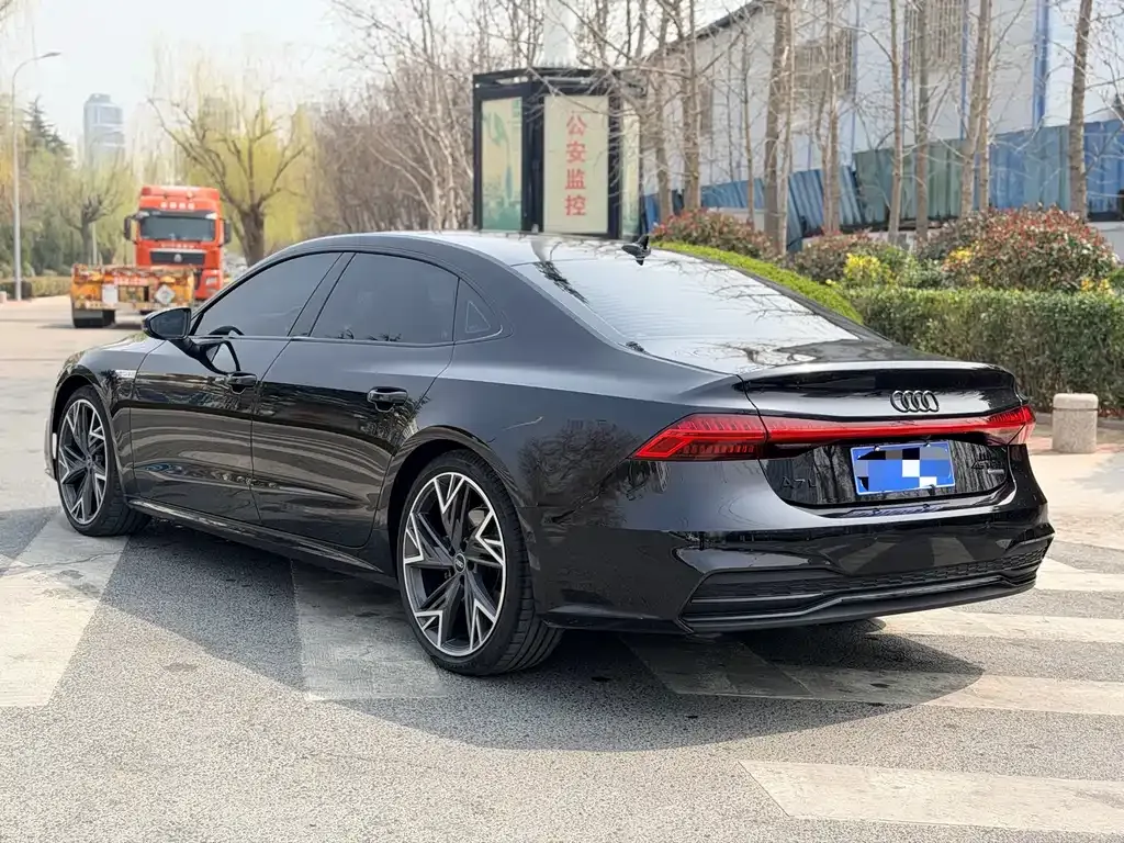 Audi A7L — фото 8