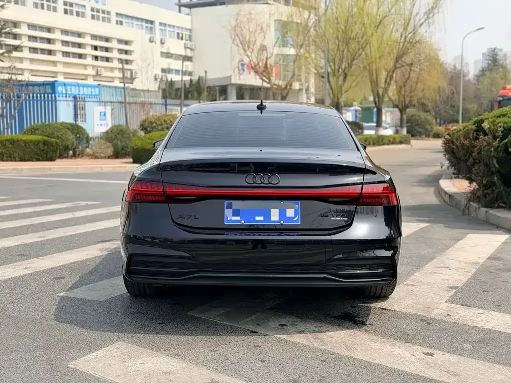 Audi A7L — фото 10