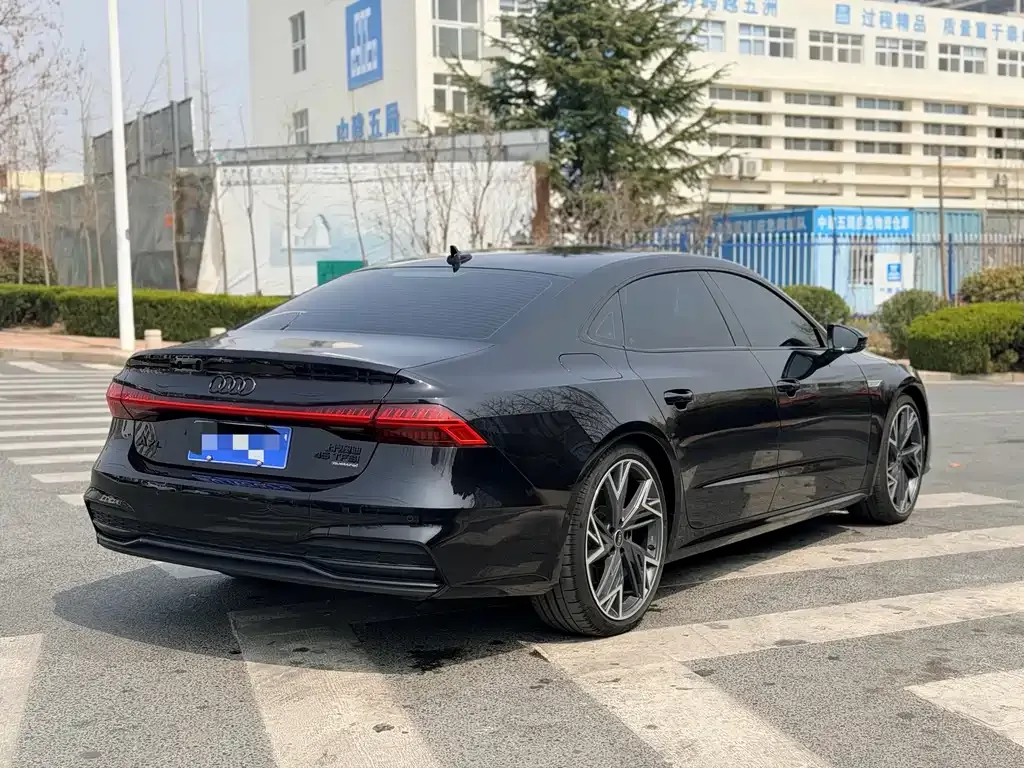 Audi A7L — фото 9