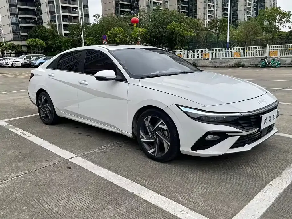 Hyundai Elantra — фото 5