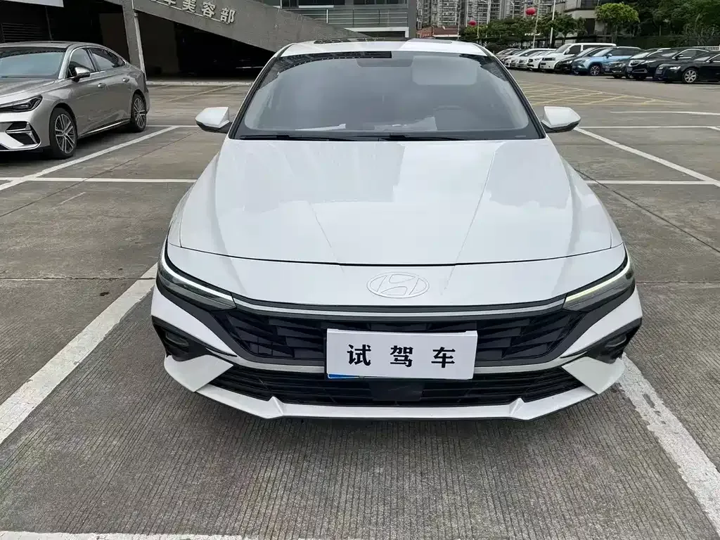 Hyundai Elantra — фото 6
